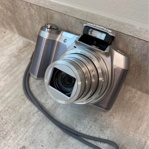 OLYMPUS Stylus SZ-16 Digital Camera - 16 Megapixel - 24x Zoom - Picture 2 of 8